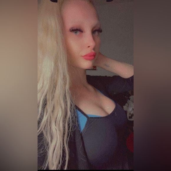 Meet your Posher, Laurie-Ève - Picture 1 of 1